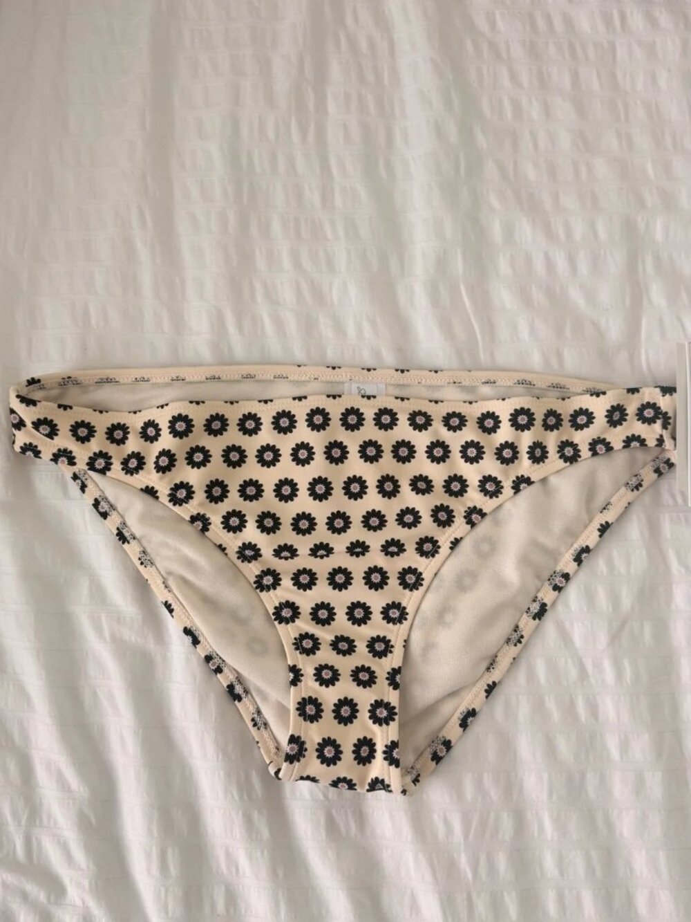 Salt + Cove Daisy Floral Cheeky Bikini Bottom Black Cream Swimwear M NWT - Picture 4 of 4